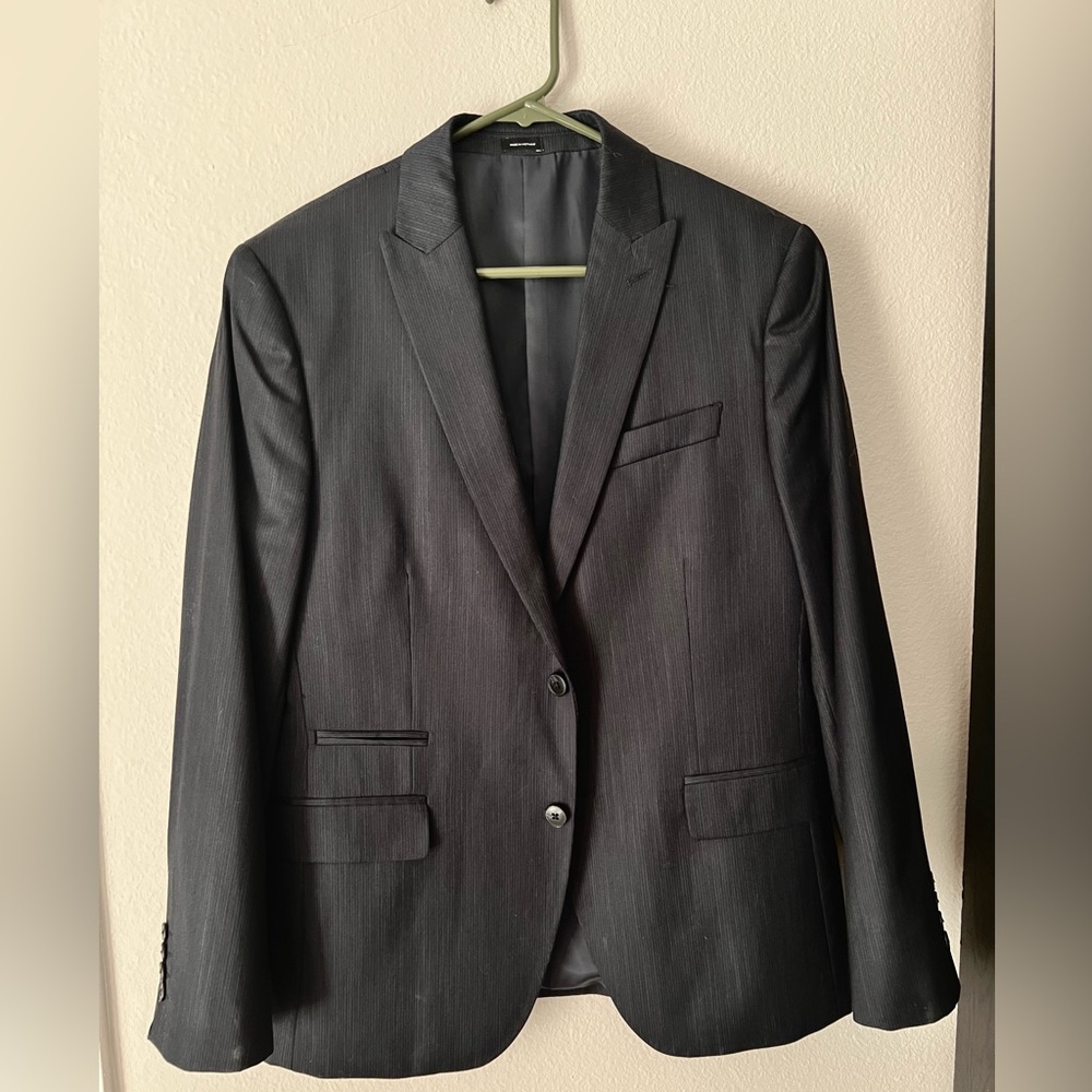 Slim-fit men’s suit jacket (black)